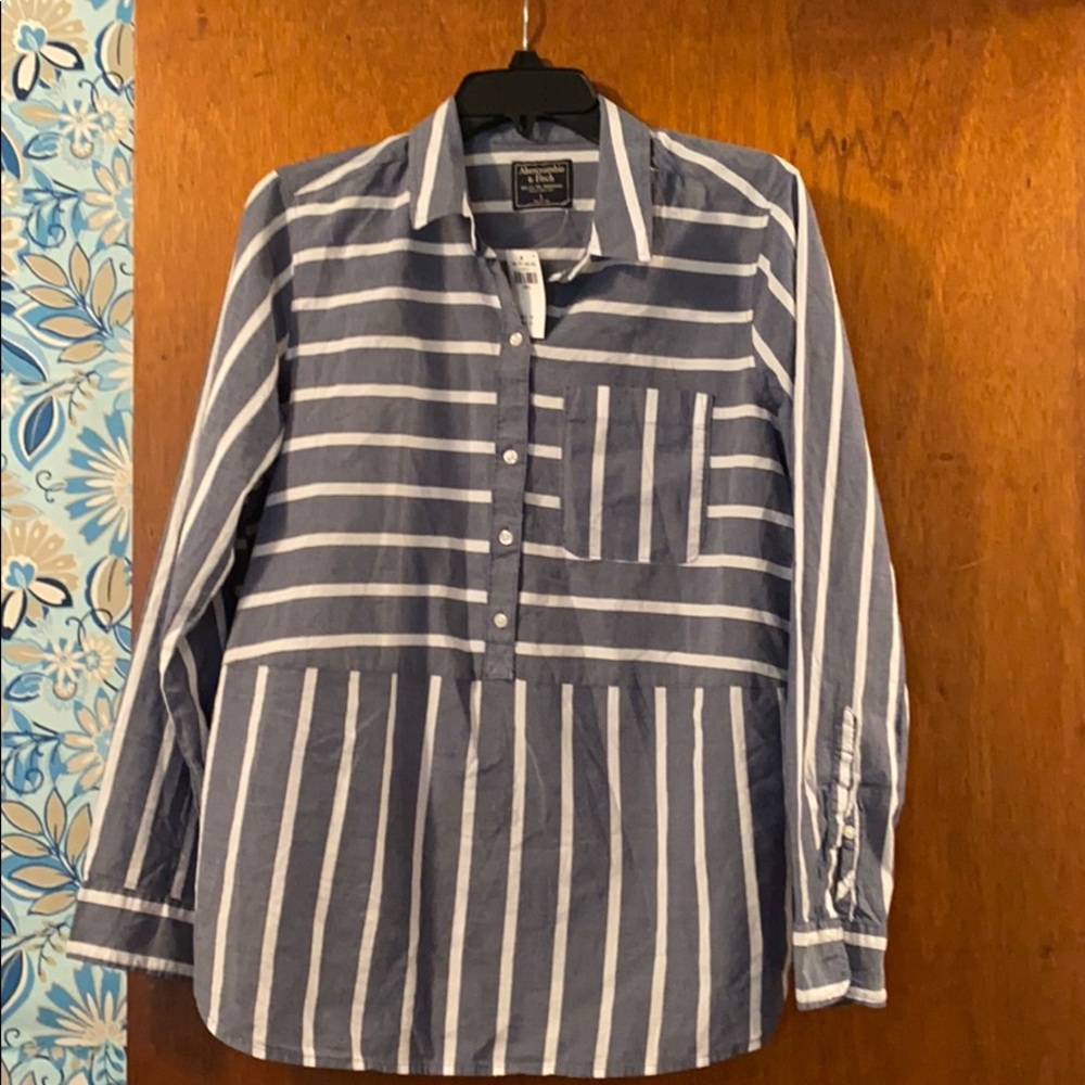 Adorable Abercrombie & Fitch blouse